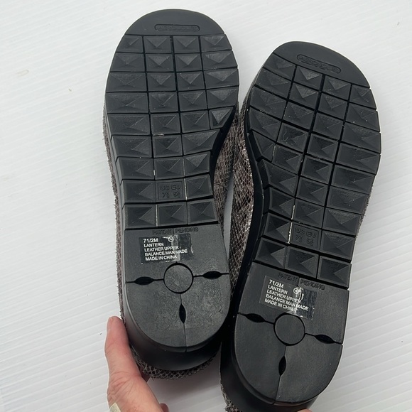 Aerosoles Lantern Leather Wedge Womens 7.5 M Gray Snake Comfort Ballet Classic - Picture 10 of 17